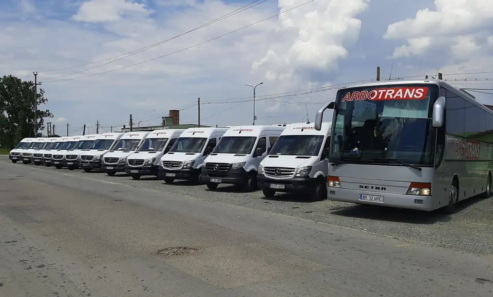 Autocar și microbuze Arbotrans pentru transport de persoane
